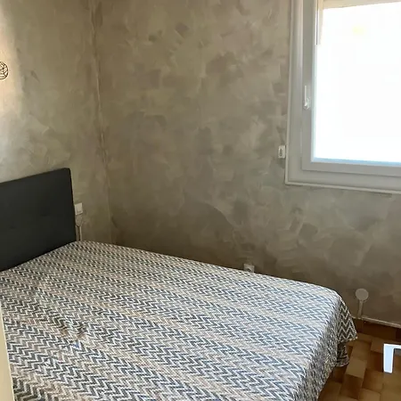 Appartement De Plain-pied A 2 Min A Pied De La Plage. *